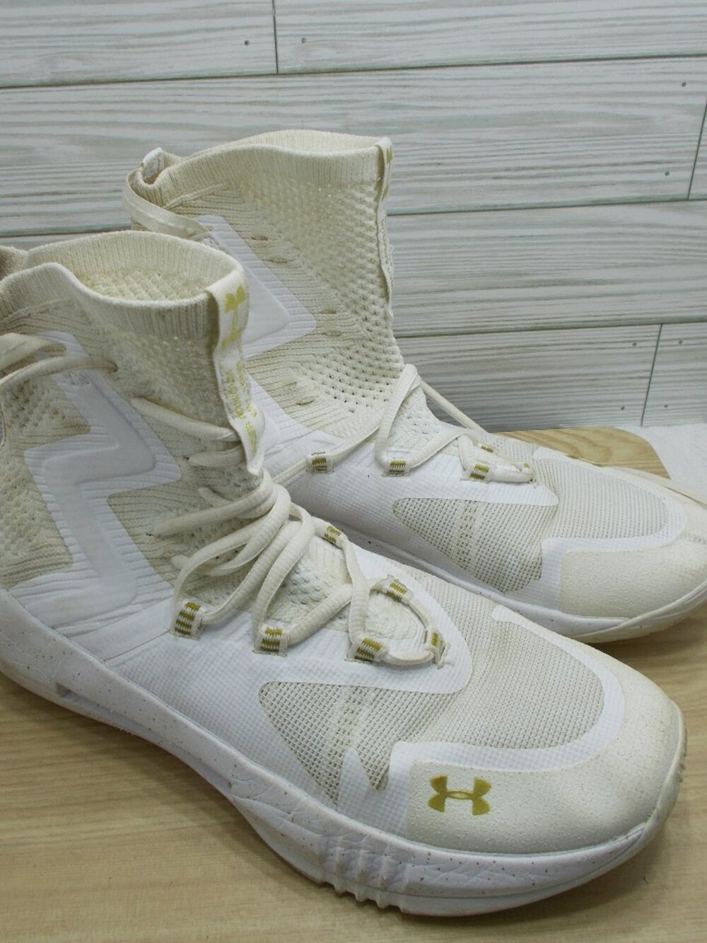 Under Armour Highlight Ace 2.0 Women's Volleyball Shoes Size 10.5